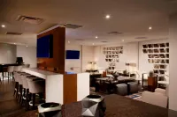 Beverly Hills Marriott - bar