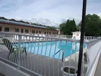 Swiss Sunset Inn - Pool