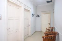 RedDoorz Plus near Adisucipto Airport 2 - Guest houses