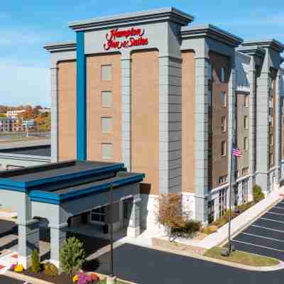 Hampton Inn & Suites Cleveland-Beachwood Hotel Exterior