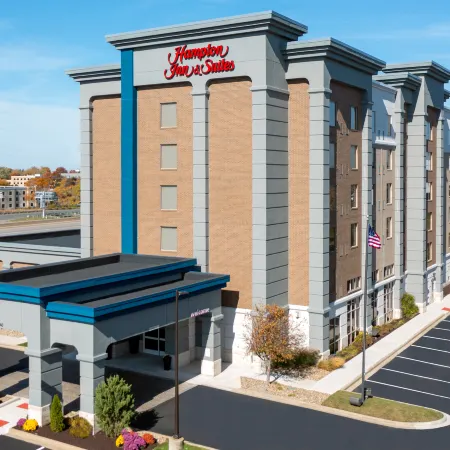 Hampton Inn & Suites Cleveland-Beachwood