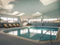 AmericInn by Wyndham Woodstock IL - Swimmingpools