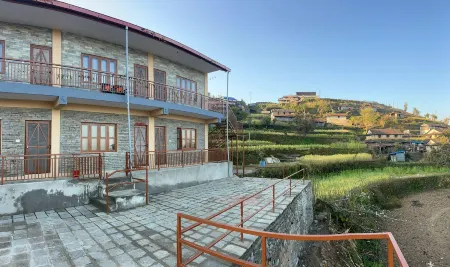 Paari Ghar Guest House, Gilung, Lamjung Отели в г. Рапакот