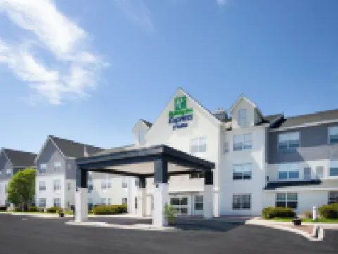 Holiday Inn Express & Suites Port Washington by IHG Hotels in Ozaukee County