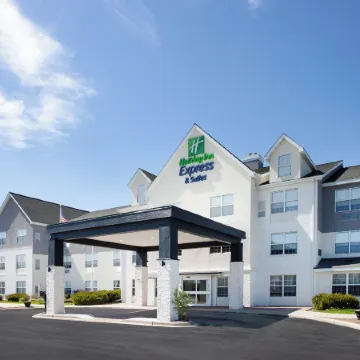 Holiday Inn Express & Suites Port Washington by IHG