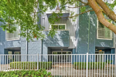 Welcome to the Capital! 2 Bed 2 Bathroom, Loft-style townhome in West Sacramento