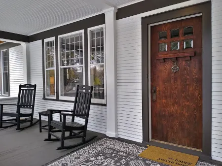 Large Craftsman style farmhouse near Bozeman and Big Sky, MT, and hot springs!!! Отели в г. Gallatin Gateway