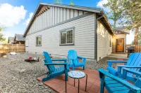 Spacious 1 Level Sisters Home - Walk to Downtown