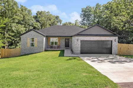 Pet-Friendly Bella Vista Home w/ King Bed, Kitchen & Trail Access