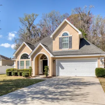 Large private 4 BR home near SAV airport with TV in every bedroom