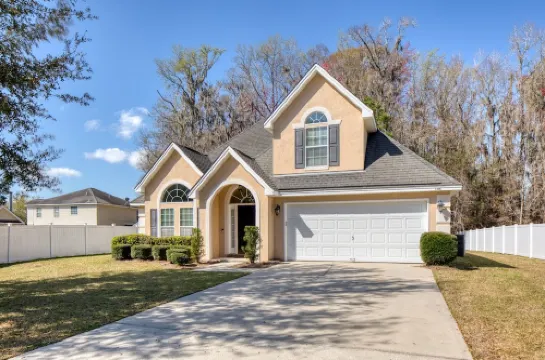 Large private 4 BR home near SAV airport with TV in every bedroom