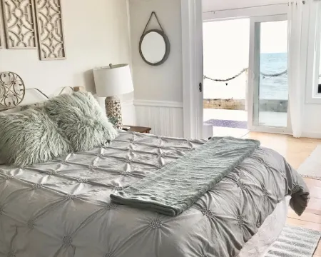 Oceanfront Oasis Spacious 3-Bedroom, 2-Bath Retreat for 12  Linens Included Hotels in Westbrook