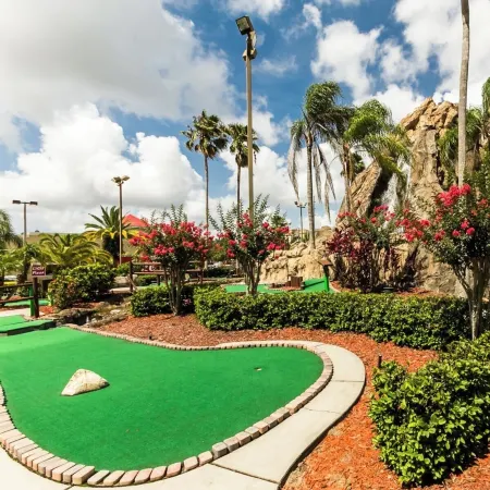 Upscale Lakefront Condo at Disneyworld - Central to parks, outlet malls & more!
