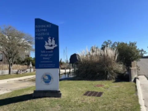 Downtown Manteo Studio - 12 minutes to OBX beaches!