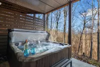 Serene Mountain View Retreat. Pool, Firepit & Hot tub, Fireplace  Dogs Welcome! Hotels in Gilmer County