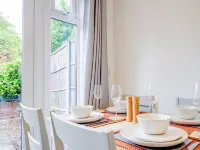 Modern flat in city centre with garden