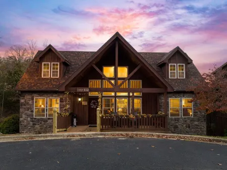 Fall colors - Holidays-Golf-Tennis-Coffee bar-Resort-close to Silver Dollar City