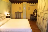 Independent Suite with its own entry and private terrace, halfway Lucca/Florence