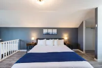Pickleball - Mini Golf - Skiing - Games - Mt. Biking - Cozy Private Suite Enchanted Cottage Floral & Gifts 주변 호텔