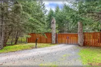 Gramma's 2BR Home, Lake, Wooded, Hot Tub, Swim, Swings, Gated Estate, Gorgeous Hotels near Pelindaba Lavender Farm