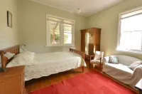 Grevillea Cottage - Family and Group Getaways