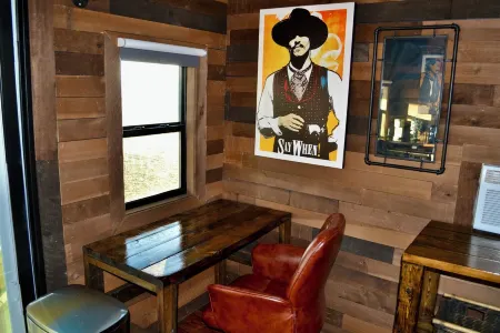 Pickleball Cabin with Outdoor Kitchen