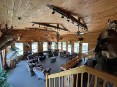 FALCON LODGE AND NATURE RETREAT Hotels in Laclede County