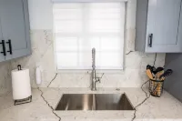 Lovely 2-bedroom loft with hot tub.