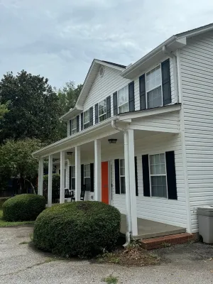 The HART of Tiger Town!  Lakefront home less than 4 miles to Clemson University Hotels near The Dike