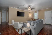 Bartow Oaks Oasis - Close to Downtown - Sleeps 7!