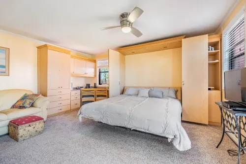 3 min Walk to Beach! Studio Condo, Hidden Jewel! Partial view of the beach!
