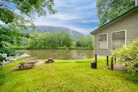 Riverfront Cabin ★ Views ★ Quiet ★ Fishing ★ Kayak