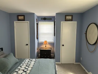 Brigantine 2BR 1.5BA Bottom Floor Condo with Tesla/EV Charger Отели рядом с достопримечательностью «Парк Шарк»