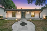 Spacious 5-bedroom w/Pool, in Grand Prairie near AT&T Stadium Overflow Church 주변 호텔