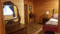 The Ruby River - Phenomenal Riverfront Cabin