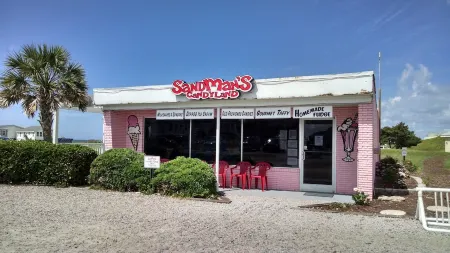 Short walk to the beach Dog friendly too! Docking for boaters!