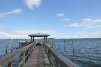 Fishing Cottage on the Indian River Lagoon 2 miles from the Ft Pierce Inlet