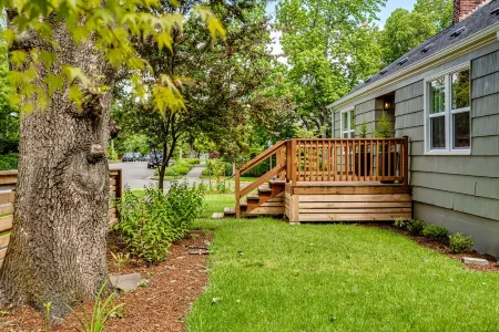 Stunning U of O Home – Just Steps from Hayward Field! Отели рядом с достопримечательностью «KLCC»