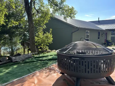 Cozy Lake Cottage with private view of Table Rock Lake and Arkansas Mountains.