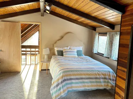 Bel-Hygge 🐋Chalet, cozy comfort the AK way Отели рядом с достопримечательностью «Зоопарк Аляска»