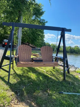 Lakefront Log Cabin on Beautiful Kerr Lake in downtown Clarksville VA
