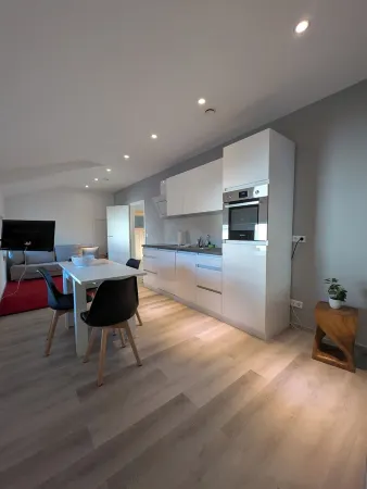 Modern Vacation Apartment on the Horse Farm for 2-4 People Lan, Smart TV*