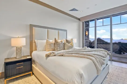 PARQ 1 AT EMPIRE PASS TALISKER CLUB ACCESS SKI IN/OUT POOL SPA DINING SKI VALET