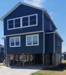 9 MINUTE WALK TO THE BEACH; BEAUTIFULLY DECORATED; GREAT SIDE-STREET LOCATION