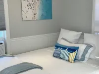 Cozy upper studio- fully equipped & close to town, harbor, shops & restaurants! - Parvekkeita