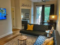 Downtown condo short walk to lake, patio and awesome common area