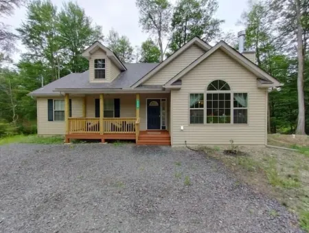 Spacious 3-bedroom house in the Poconos. Отели в г. Танкханнок Тауншип