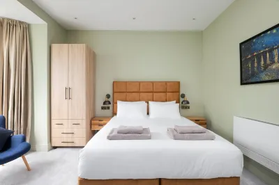 Luxury home by the harbour Hotel dekat Heddon Valley