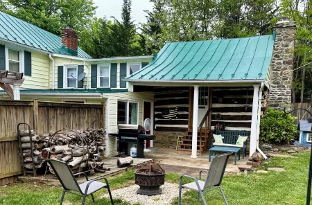 Historic home nestled in the heart of horse and wine country. Kids/pet friendly!