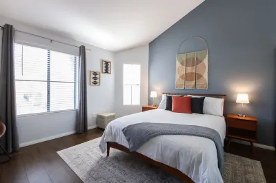 Fully Renovated 3-Story Townhome - 93 Walk Score 발보아 공원 호텔